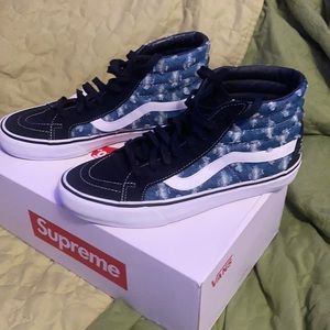 Supreme vans